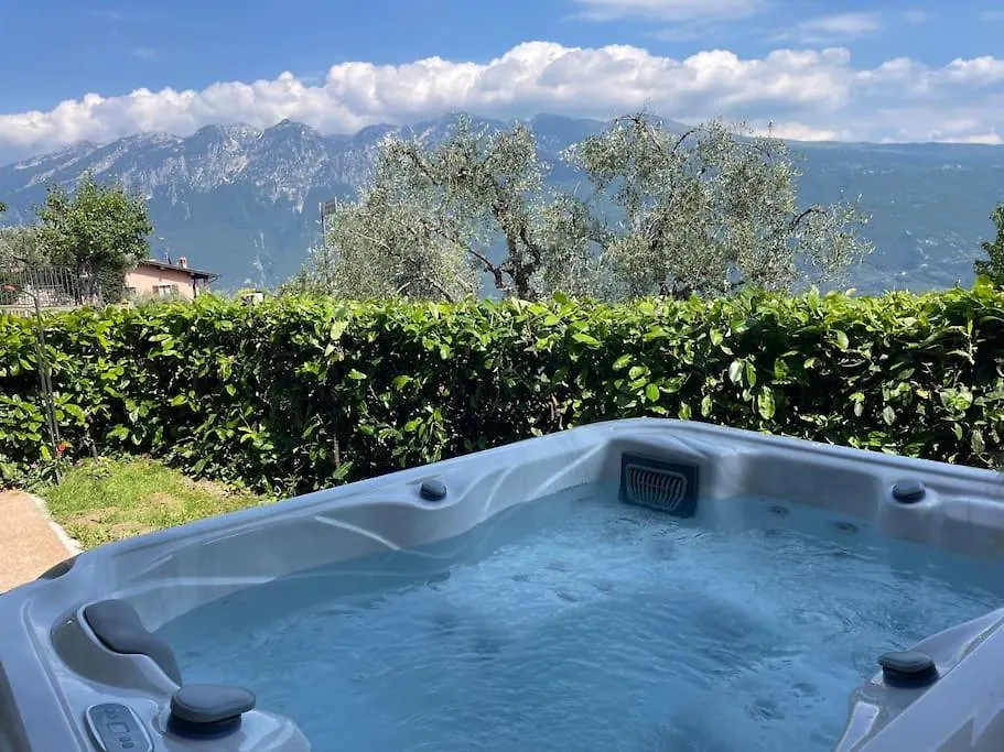 Neu Suite Perlago, Whirlpool & Seeblick Tignale 0*,  Italie
