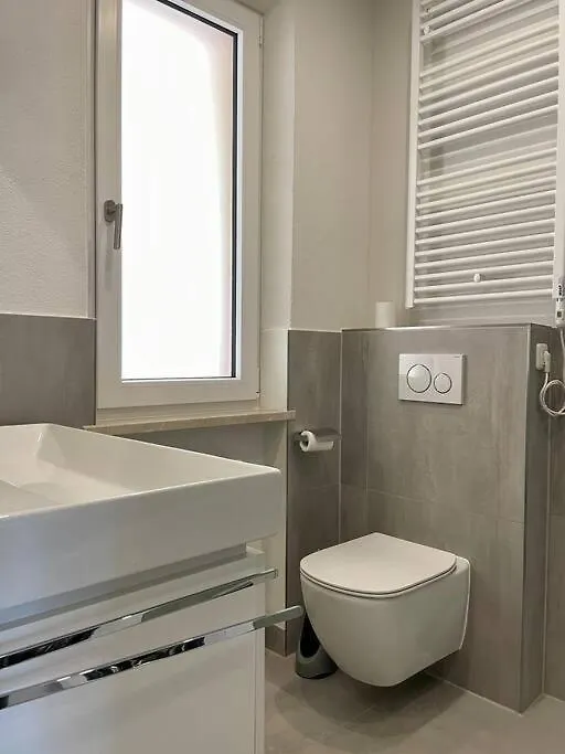 Appartement Neu Suite Perlago, Whirlpool & Seeblick Tignale